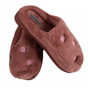 Zapatilla de Casa Chica Ciruelas, las mejores zapatillas tanto para dentro como fuera de casa, para ofrecerte a ti y a los tuyos moda y calidad al mejor precio.
