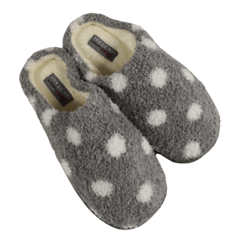 Zapatilla de Casa Chica Lunares-Gris 1 Zapatilla Casa Lunares Gris, las mejores zapatillas tanto para dentro como fuera de casa, para ofrecerte a ti y a los tuyos moda y calidad al mejor precio.