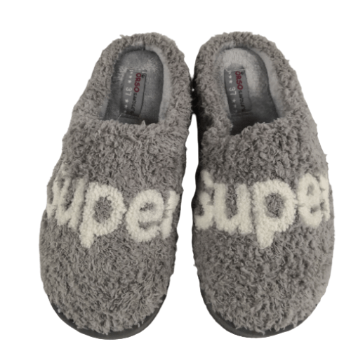 Zapatilla de Casa Chica Super-Gris 1 Zapatilla Casa Chica Super-Gris, las mejores zapatillas tanto para dentro como fuera de casa, para ofrecerte a ti y a los tuyos moda y calidad al mejor precio.