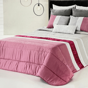 Edredón Bolas Rosa Piedras, ideal para decorar tu dormitorio con colores y diseños modernos. Incluye 3 cojines con relleno.