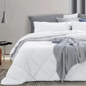 Si estás buscando un edredón que te proporcione un descanso confortable y de calidad, el Edredón comforter Leonor blanco es una excelente opción.