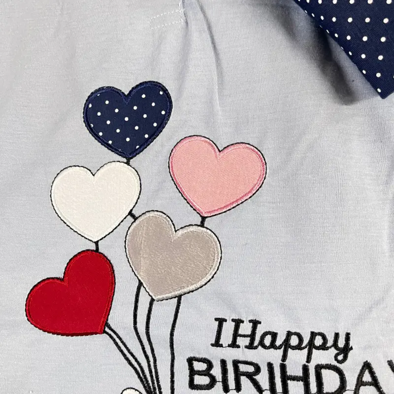 Pijama de entretiempo Globos azul 2 Disfruta de un descanso confortable y relajado con el pijama entretiempo Globos azul. Su diseño juvenil y moderno es perfecto para cualquier persona.