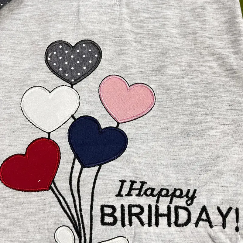 Pijama de entretiempo Globos gris 2 Disfruta de un descanso confortable y relajado con el pijama entretiempo Globos gris. Su diseño juvenil y moderno es perfecto para cualquier persona.