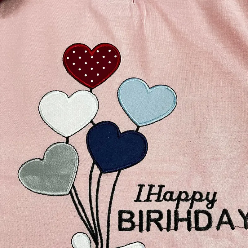 Pijama de entretiempo Globos rosa 2 Disfruta de un descanso confortable y relajado con el pijama entretiempo Globos rosa. Su diseño juvenil y moderno es perfecto para cualquier persona.