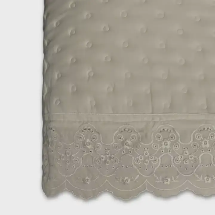 Colcha volante Bordado Victoria beige 3 Colcha Boutí Bordada Victoria beige