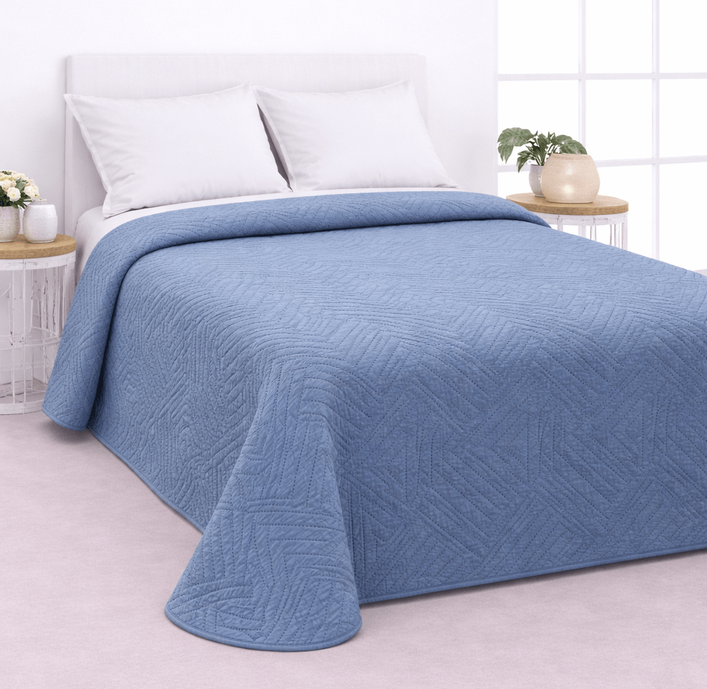 Colcha Barata Lisa Vernia Azul – Ligera, elegante y económica para tu dormitorio 1 Colcha Barata Lisa Vernia Azul