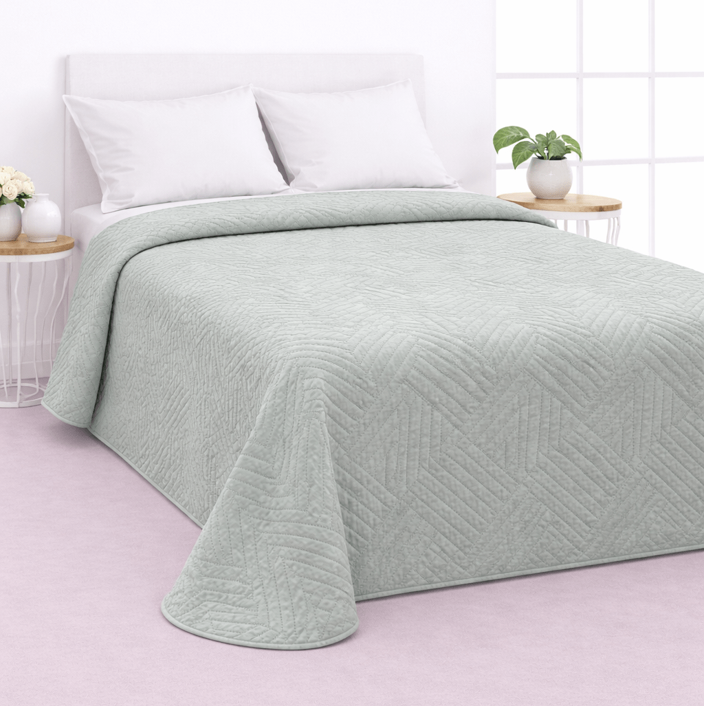 Colcha Barata Lisa Vernia verde – Ligera, elegante y económica para tu dormitorio 1 Colcha Barata Lisa Vernia verde