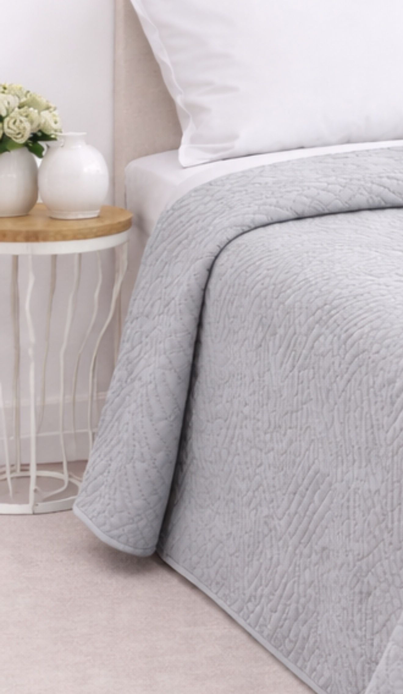 Colcha Barata Lisa Vernia gris – Ligera, elegante y económica para tu dormitorio 2 Colcha Barata Lisa Vernia gris – Ligera, elegante y económica para tu dormitorio - Imagen 2