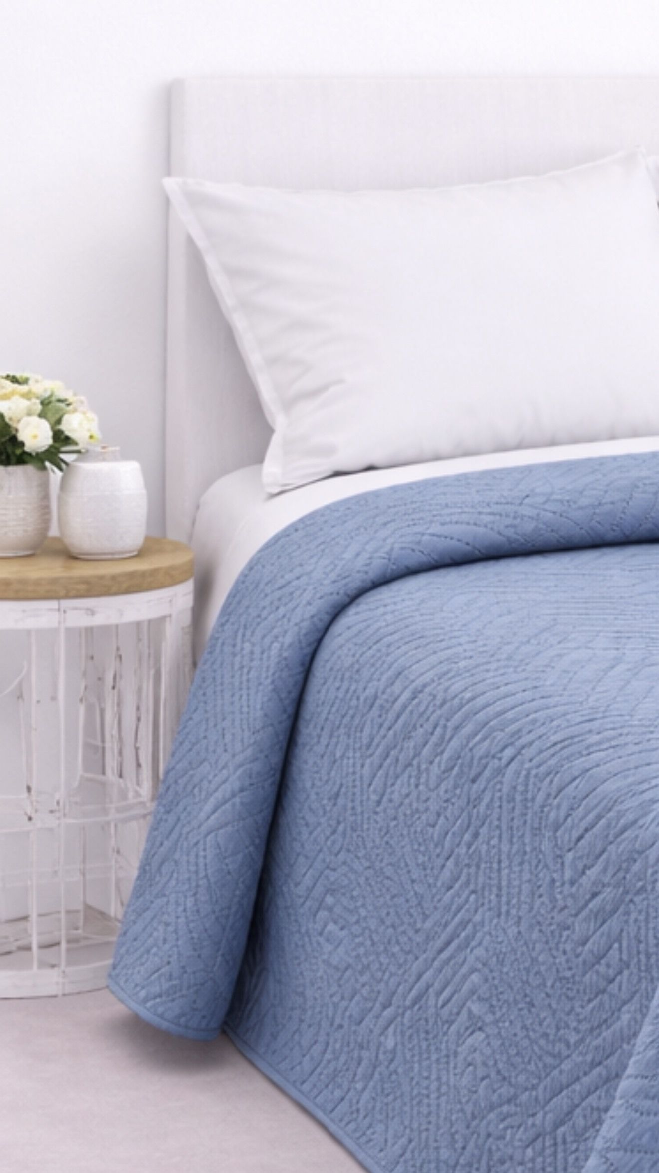 Colcha Barata Lisa Vernia Azul – Ligera, elegante y económica para tu dormitorio 2 Colcha Barata Lisa Vernia Azul – Ligera, elegante y económica para tu dormitorio - Imagen 2