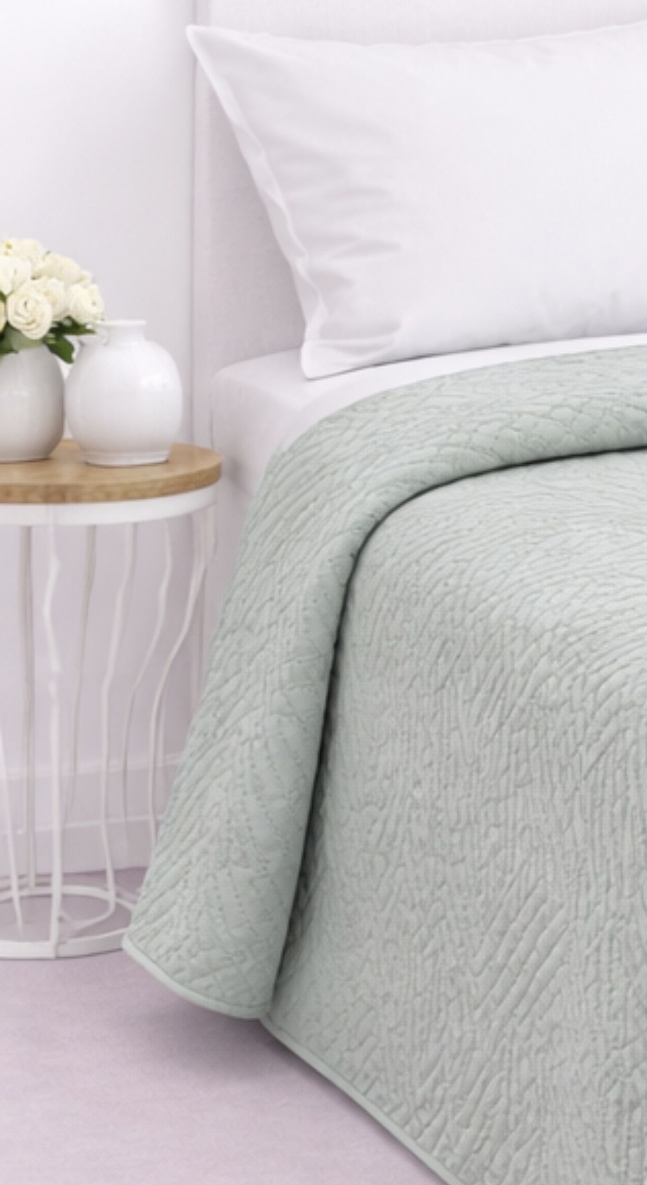 Colcha Barata Lisa Vernia verde – Ligera, elegante y económica para tu dormitorio 2 Colcha Barata Lisa Vernia verde – Ligera, elegante y económica para tu dormitorio - Imagen 2