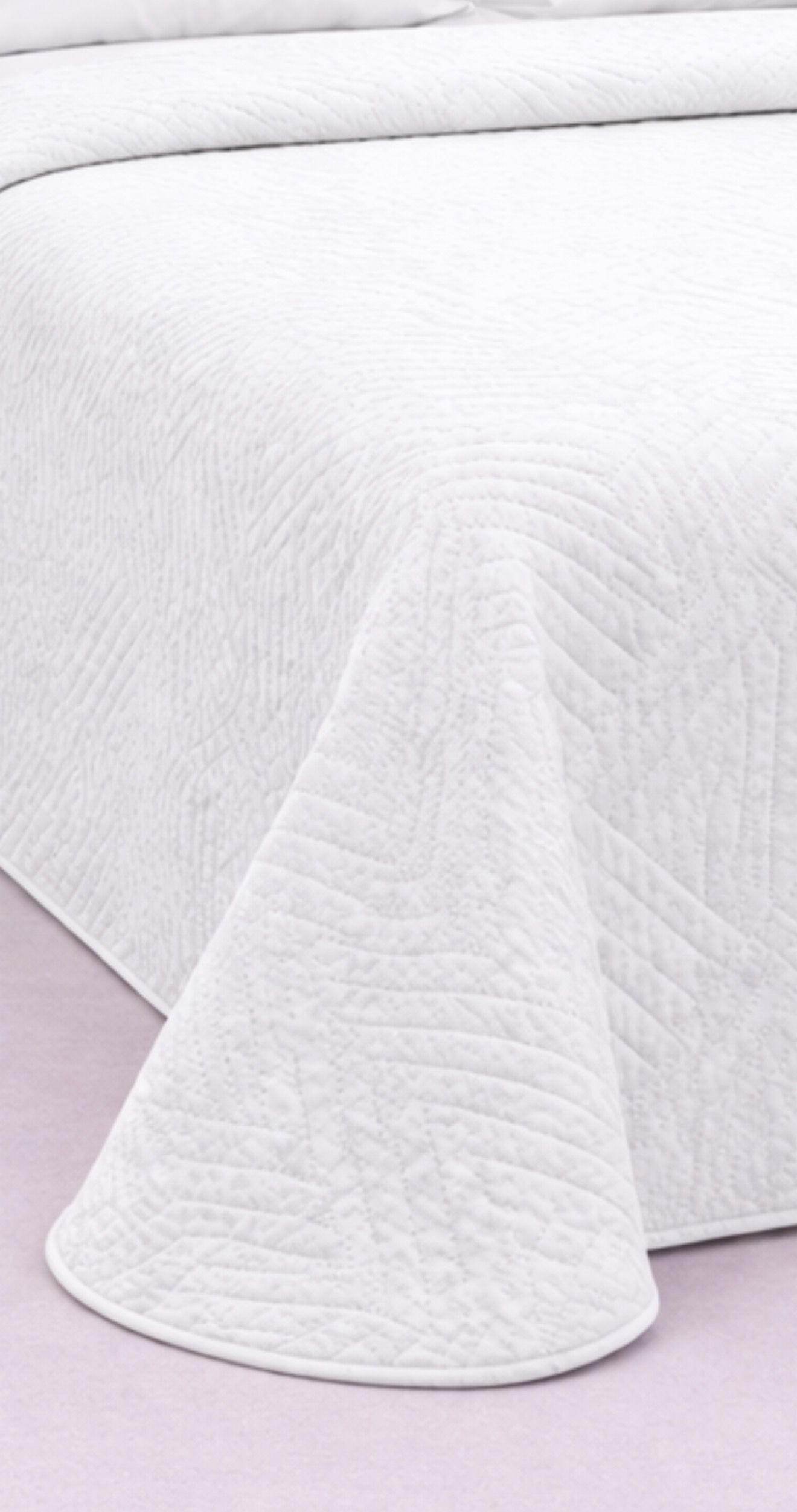 Colcha Barata Lisa Vernia blanca – Ligera, elegante y económica para tu dormitorio 3 Colcha Barata Lisa Vernia blanca – Ligera, elegante y económica para tu dormitorio - Imagen 3