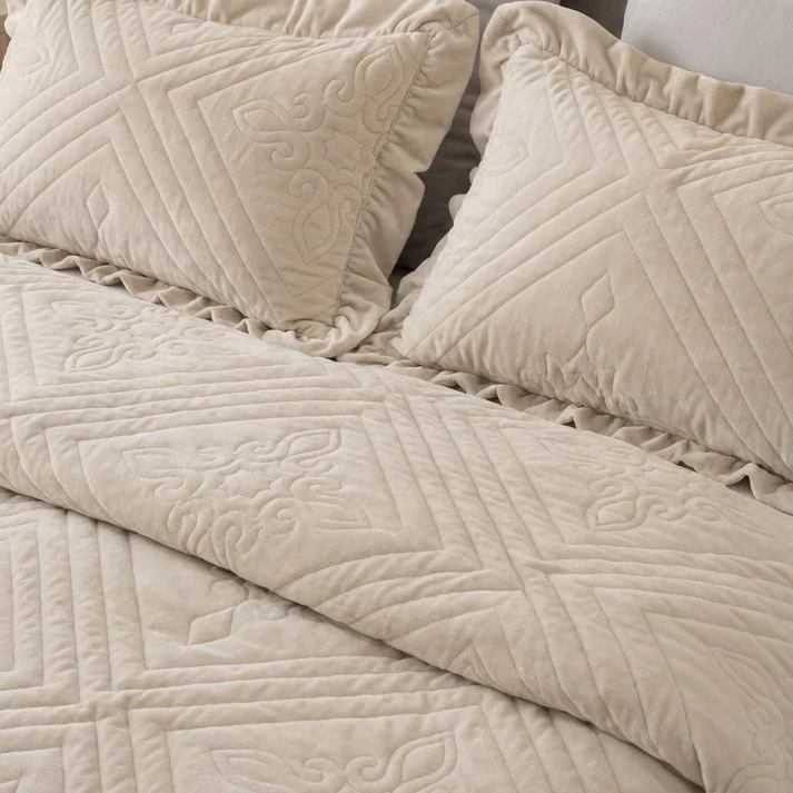 Colcha Suki con Volante Beige 3 Colcha Suki con Volante Beige - Imagen 3